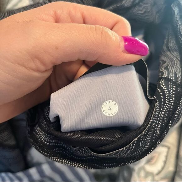 Lululemon In Movement Tight 25” - Picture 8 of 8